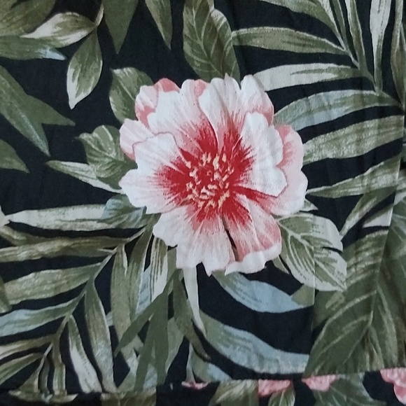 American Eagle Floral Crop Top NWOT - Picture 2 of 7